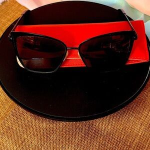 DIFF Becky Sunglasses Sunnies EUC with Case
